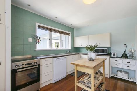 Photo of property in 118 Wainuiomata Road, Wainuiomata, Lower Hutt, 5014