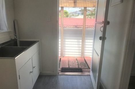 Photo of property in 936 East Coast Road, Northcross, Auckland, 0630