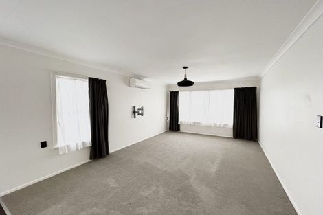 Photo of property in 32 Queenwood Road, Levin, 5510