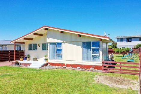 Photo of property in 20 Tawhara Place, Edgecumbe, 3120