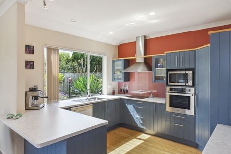 Photo of property in 43 Quadrant Heights, Paraparaumu, 5032