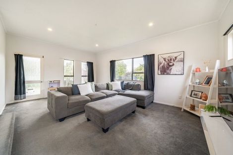 Photo of property in 5 Edelweiss Grove, Timberlea, Upper Hutt, 5018