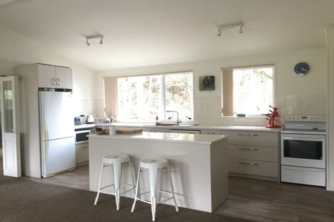 Photo of property in 293 Boord Crescent, Kumeu, 0891