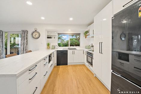 Photo of property in 6 Lorikeet Place, Unsworth Heights, Auckland, 0632