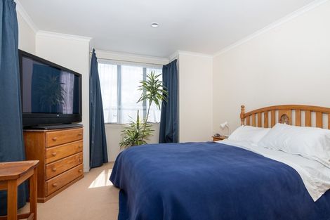 Photo of property in 36 Vinograd Drive, Te Atatu Peninsula, Auckland, 0610