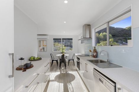 Photo of property in 24 Hartford Crescent, Totara Park, Upper Hutt, 5018