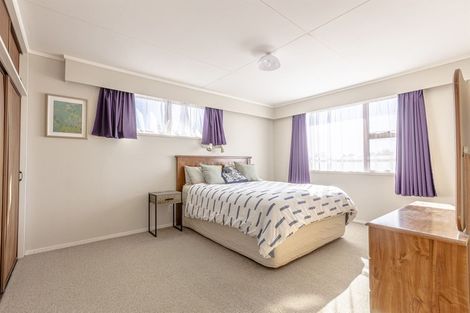 Photo of property in 16 Dunk Place, Milson, Palmerston North, 4414