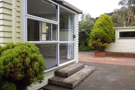 Photo of property in 1 Wakefield Terrace, Tawa, Wellington, 5028