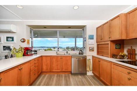 Photo of property in 2 Parkside Road, West Harbour, Auckland, 0618