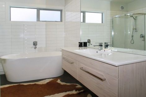 Photo of property in 90 Muri Road, Pukerua Bay, 5026