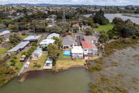 Photo of property in 51 Queen Mary Avenue, New Lynn, Auckland, 0600