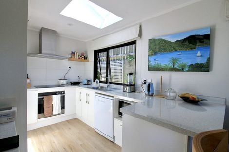 Photo of property in 25a Spenmoor Street, Newlands, Wellington, 6037