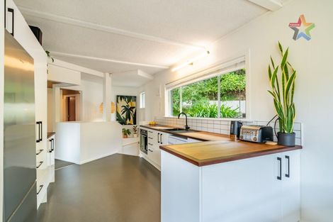 Photo of property in 6 Nikau Road, Point Howard, Lower Hutt, 5013