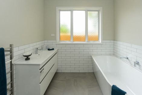 Photo of property in 16 West Place, Greenmeadows, Napier, 4112