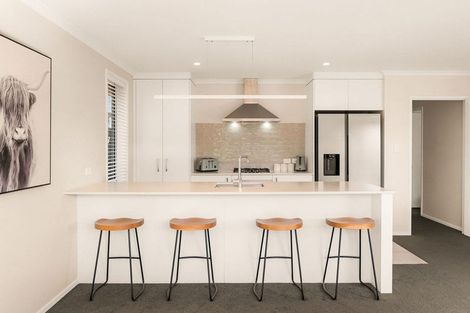 Photo of property in 27 Empire Crescent, Papamoa, 3118