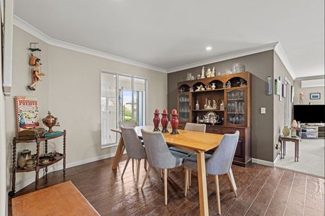Photo of property in 9 Rosebank Avenue, Kelvin Grove, Palmerston North, 4414