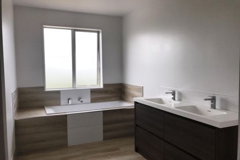 Photo of property in 15 Mclachlan Way, Pokeno, 2471