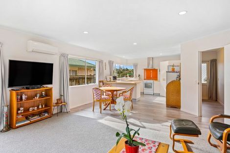 Photo of property in 25 Villa Grove, Paraparaumu, 5032