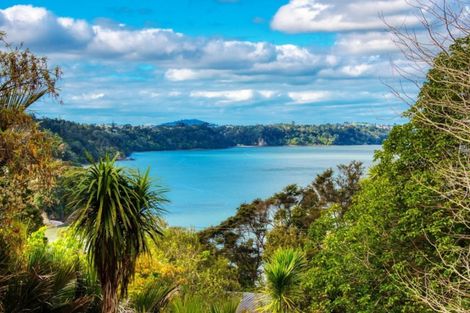 Photo of property in 7 Opou Road, Titirangi, Auckland, 0604