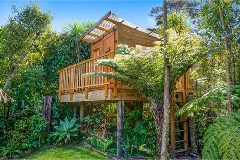 Photo of property in 6 Chenery Road, Red Beach, 0932