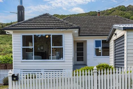 Photo of property in 11 Gardiner Grove, Wainuiomata, Lower Hutt, 5014