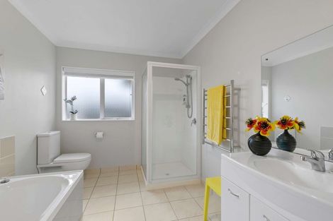 Photo of property in 15 Cabeleigh Drive, Helensville, 0800