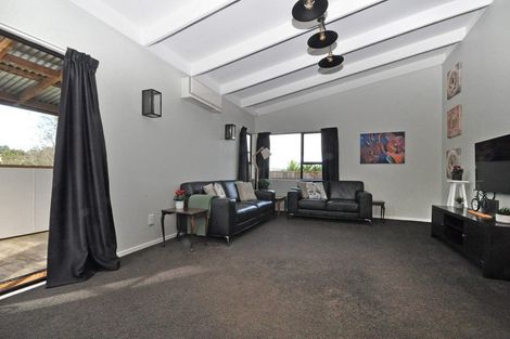 Photo of property in 19 Mckinley Road, Sunnyvale, Auckland, 0612