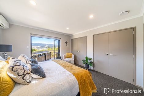 Photo of property in 35 Percy Kinsman Crescent, Riverstone Terraces, Upper Hutt, 5018