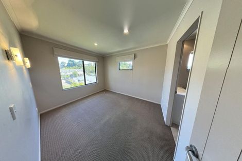 Photo of property in Te Kakariki Apartments, 1/1 Wellington Road, Paekakariki, 5034