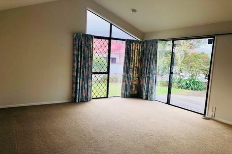 Photo of property in 20 Gillard Place, Eastern Beach, Auckland, 2012