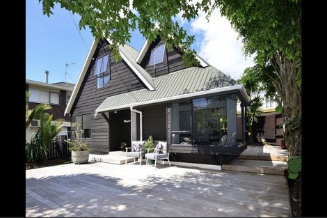 Photo of property in 2/26 Sandown Road, Rothesay Bay, Auckland, 0630