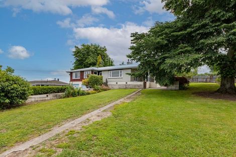 Photo of property in 12 Domain Road, Waipawa, 4210