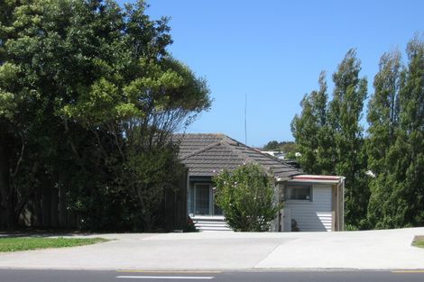 Photo of property in 687 Beach Road, Rothesay Bay, Auckland, 0630