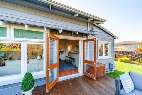 Photo of property in 1001 Caroline Road, Mayfair, Hastings, 4122