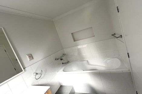 Photo of property in 15 Glenroy Place, Green Bay, Auckland, 0604