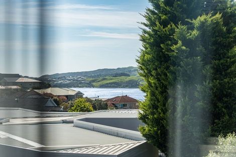 Photo of property in 21 Joseph Banks Drive, Whitby, Porirua, 5024