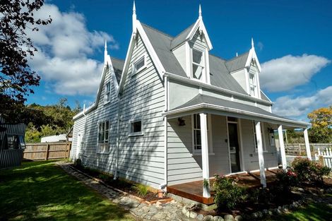 Photo of property in 5 Plateau Road, Te Marua, Upper Hutt, 5018