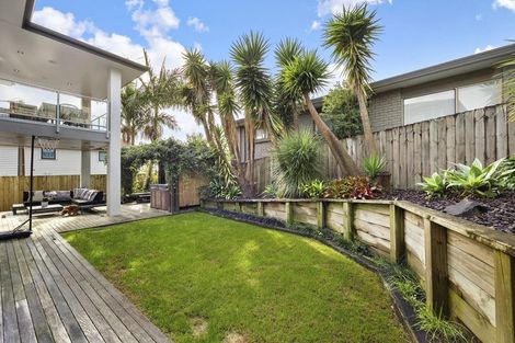 Photo of property in 1/36 Browns Bay Road, Rothesay Bay, Auckland, 0630