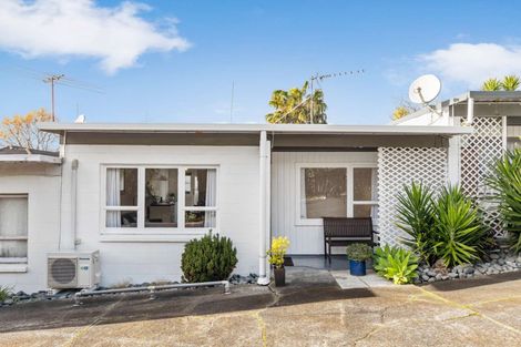 Photo of property in 2/86 Divich Avenue, Te Atatu South, Auckland, 0610