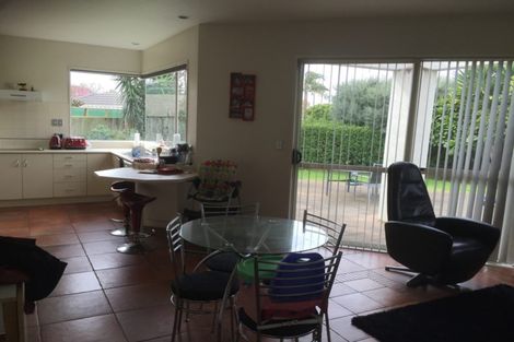 Photo of property in 19 Suncrest Drive, West Harbour, Auckland, 0618