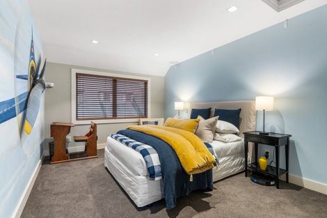 Photo of property in 8 Musick Point Road, Bucklands Beach, Auckland, 2012
