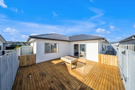 Photo of property in 14 Whareatua Avenue, Takanini, 2112