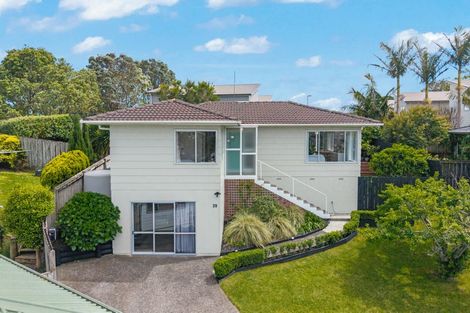 Photo of property in 1/39 Camrose Place, Glenfield, Auckland, 0629