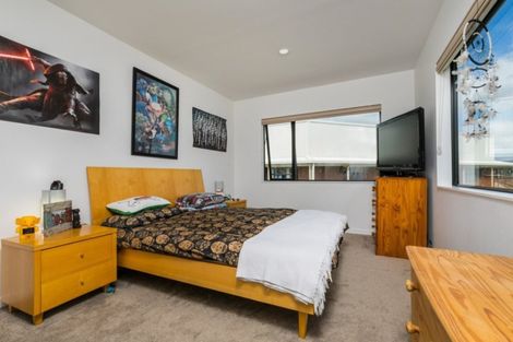 Photo of property in 1 Coastview Lane, Long Bay, Auckland, 0630