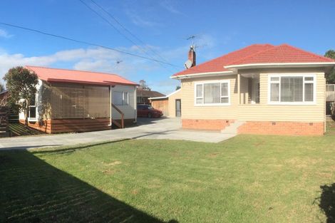 Photo of property in 1 Waterfront Road, Mangere Bridge, Auckland, 2022