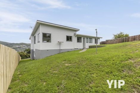 Photo of property in 4 Chapman Street, Newlands, Wellington, 6037