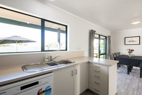 Photo of property in 18 Rosehill Place, Nawton, Hamilton, 3200