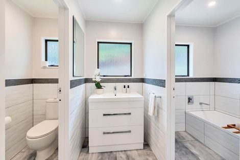 Photo of property in 4 Kegworth Place, Browns Bay, Auckland, 0630