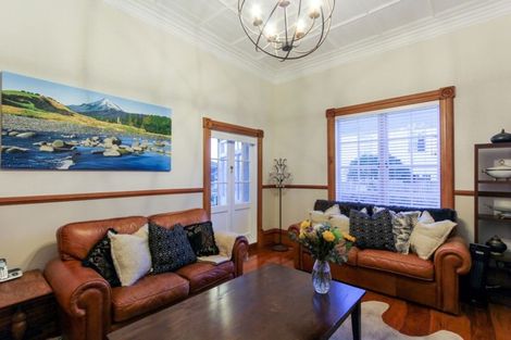 Photo of property in 12 Weymouth Street, New Plymouth, 4310