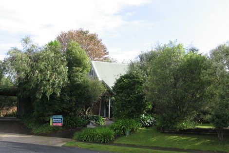 Photo of property in 11 Binda Place, Botany Downs, Auckland, 2010